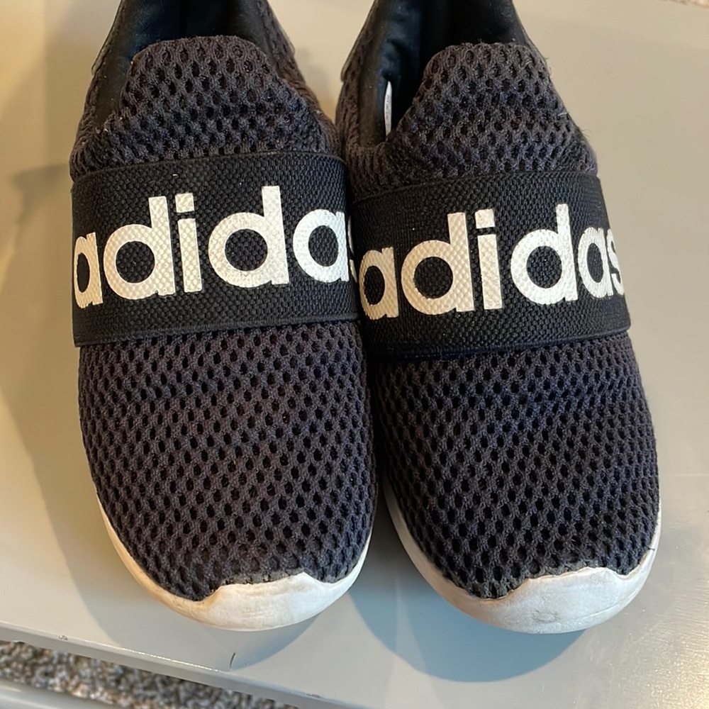 Kids Adidas tennis shoes size 9K